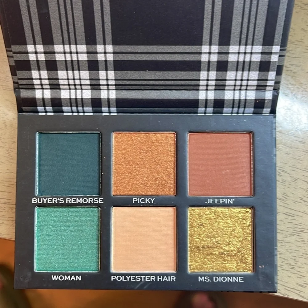NIB Revolution eyeshadow palette